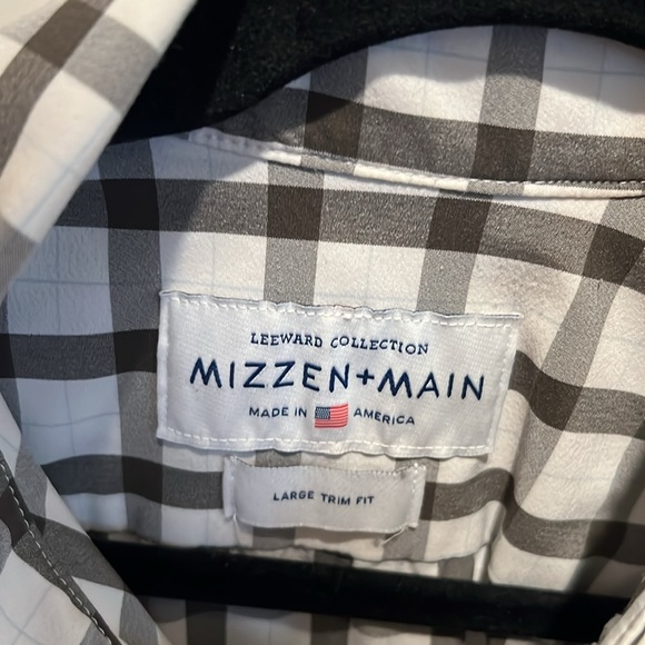 Like new Mizzen+Main shortsleeve button down. - Picture 2 of 3